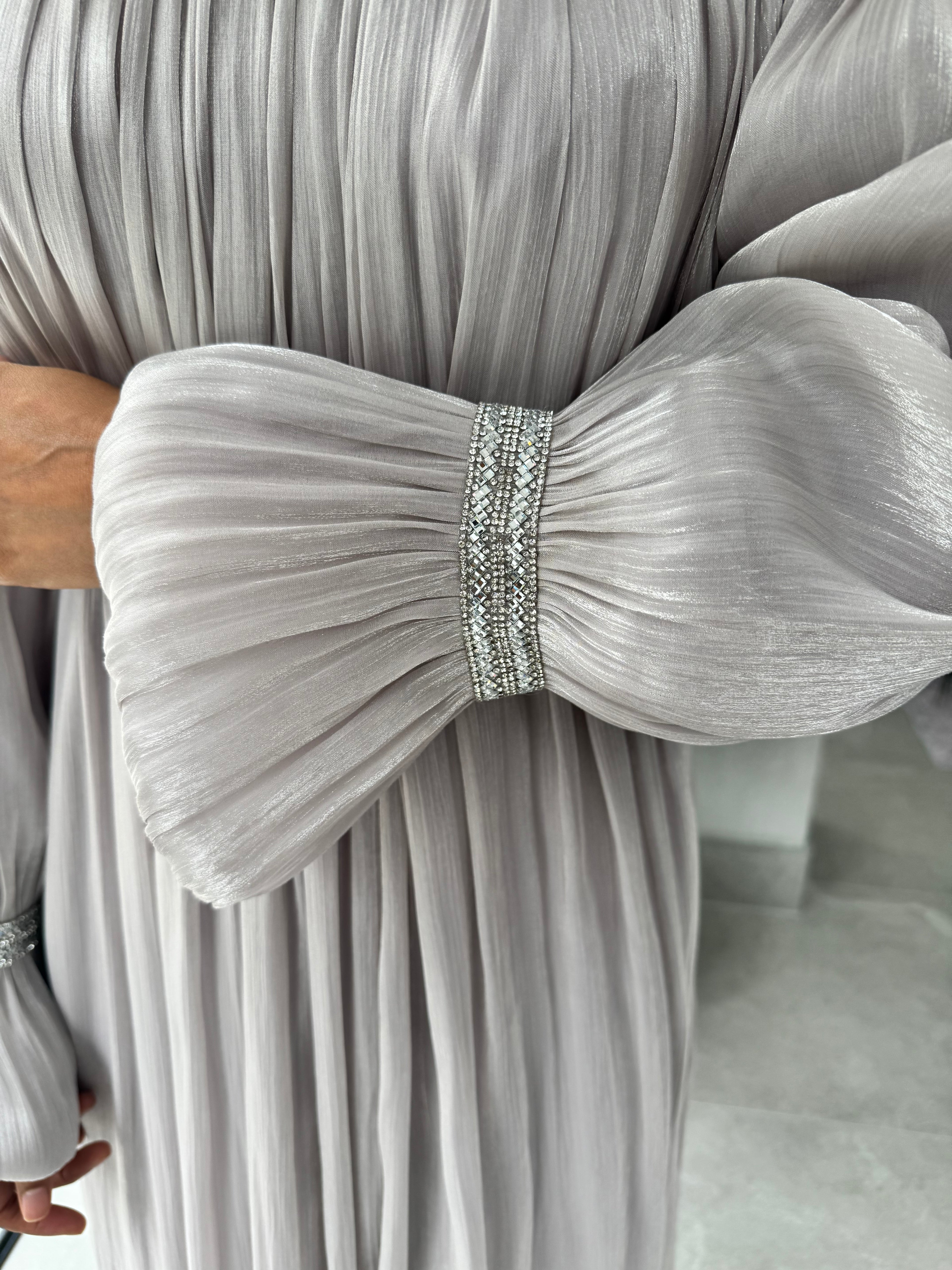 Silver crinkle embellished abaya set