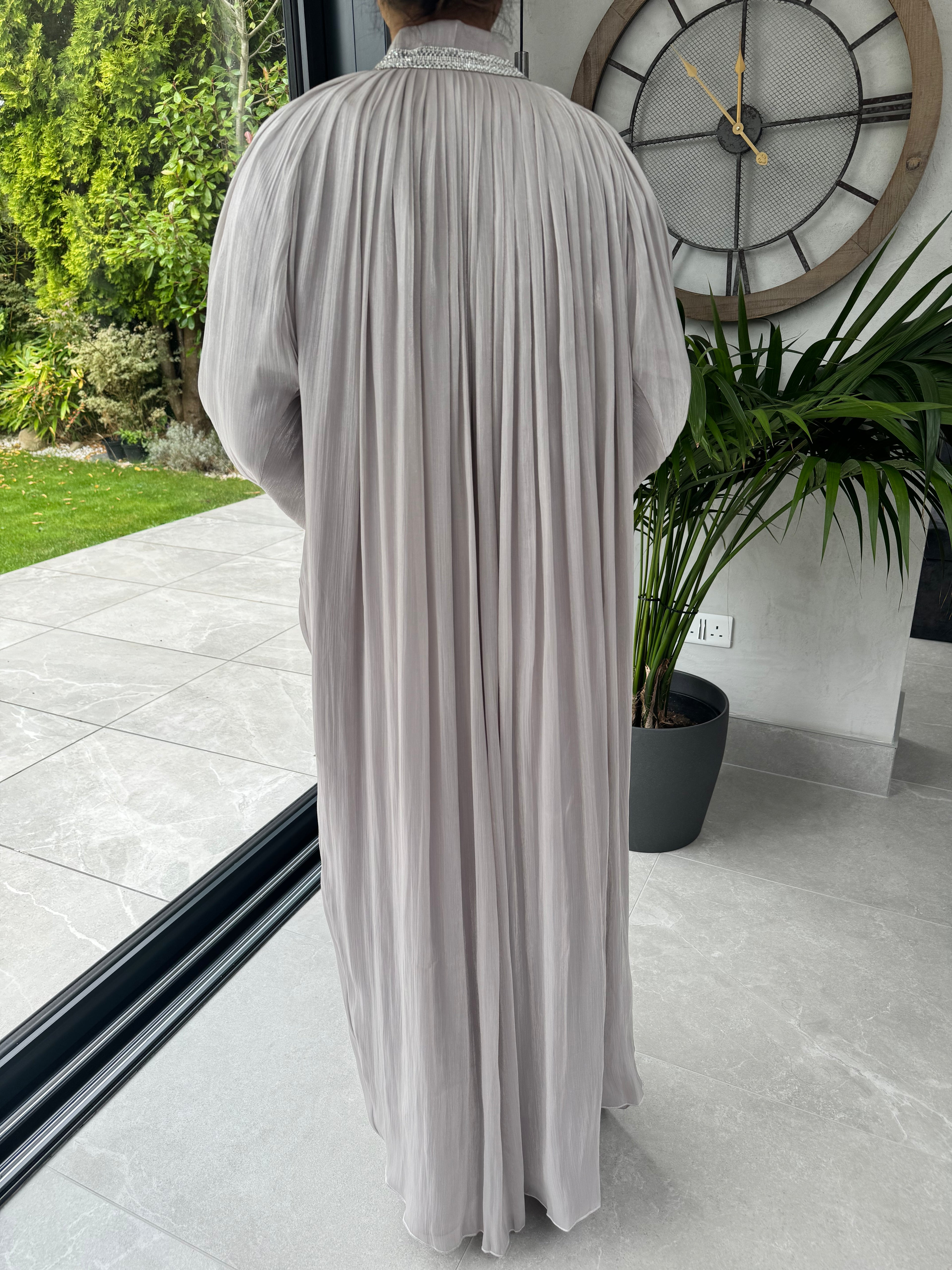 Silver crinkle embellished abaya set